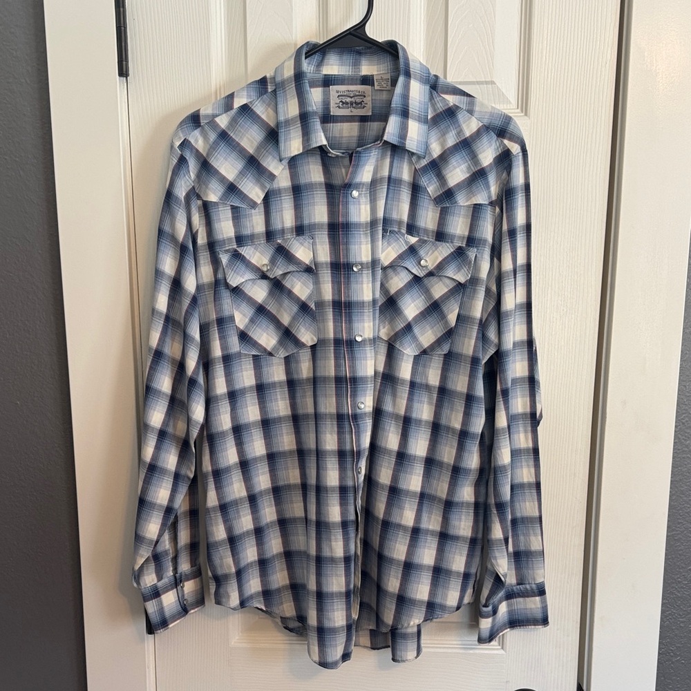 Levi Strauss & co. Western style men’s shirt in size Large.